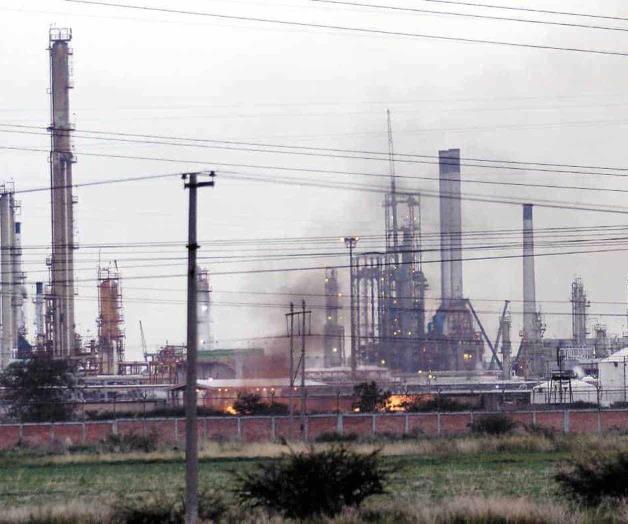 Afirma que sí alcanzará para mejorar refinerías Afirma que sí alcanzará para mejorar refinerías
