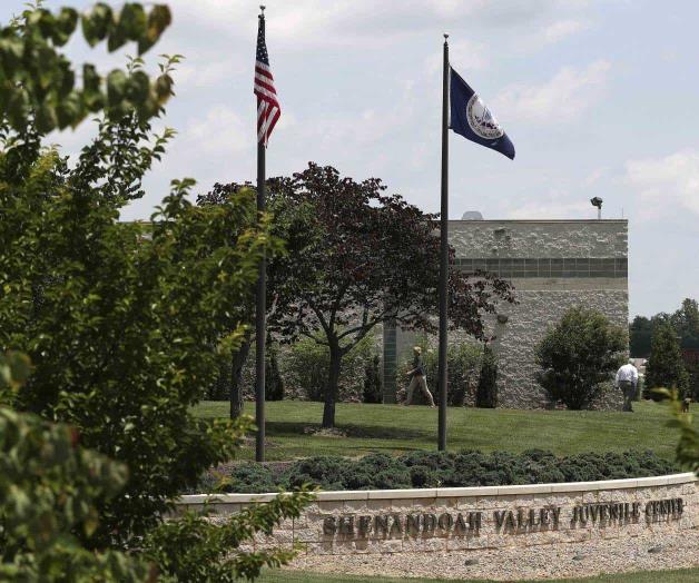 Rechazan abusos en centro de inmigrantes Rechazan abusos en centro de inmigrantes