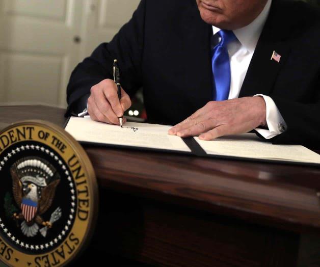 Firma Trump el presupuesto militar anual por 717 mmdd Firma Trump el presupuesto militar anual por 717 mmdd