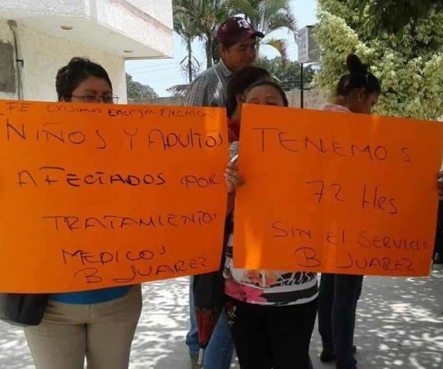 Plantón ante CFE por 3 días sin luz Plantón ante CFE por 3 días sin luz
