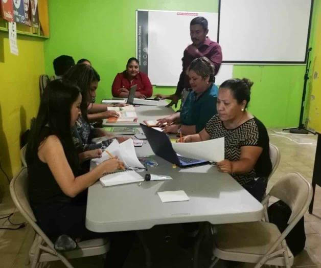 Continúan maestros con los preparativos Continúan maestros con los preparativos