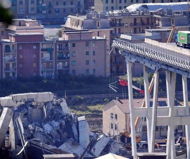 Suman 39 muertos por caída de puente en Italia 