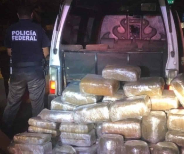 Arrestan a una pareja con 280 kilos de marihuana en Guerrero Arrestan a una pareja con 280 kilos de marihuana en Guerrero