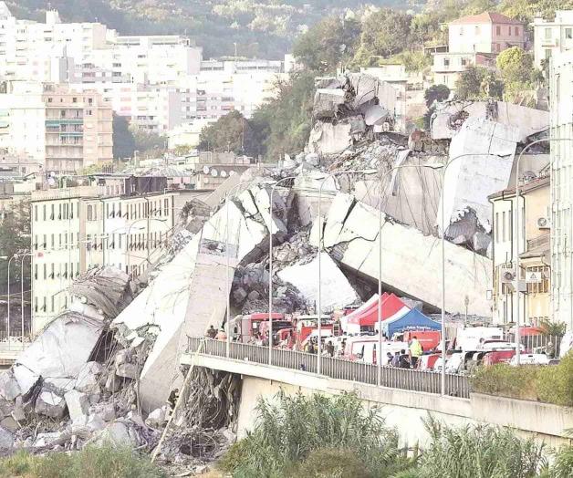 Colapsa puente en Italia: mueren 35 Colapsa puente en Italia: mueren 35