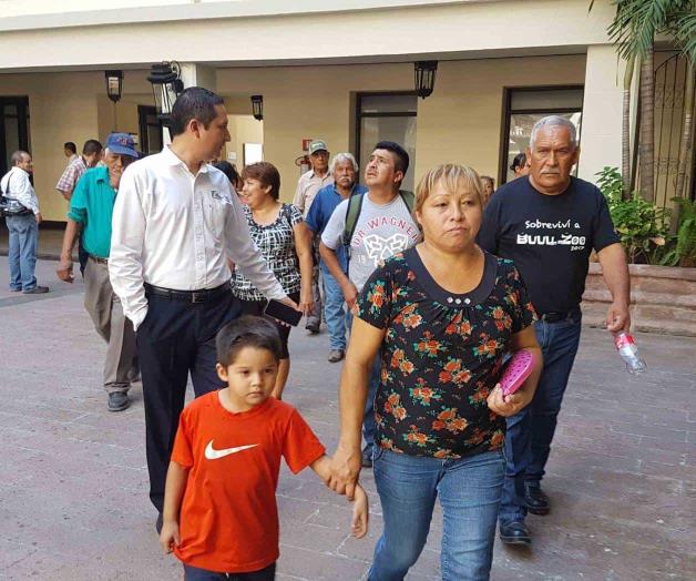 Piden envío de agua en pipas a su colonia Piden envío de agua en pipas a su colonia