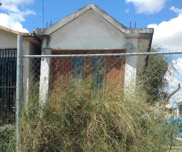 Están cementerios cubiertos de hierba Están cementerios cubiertos de hierba