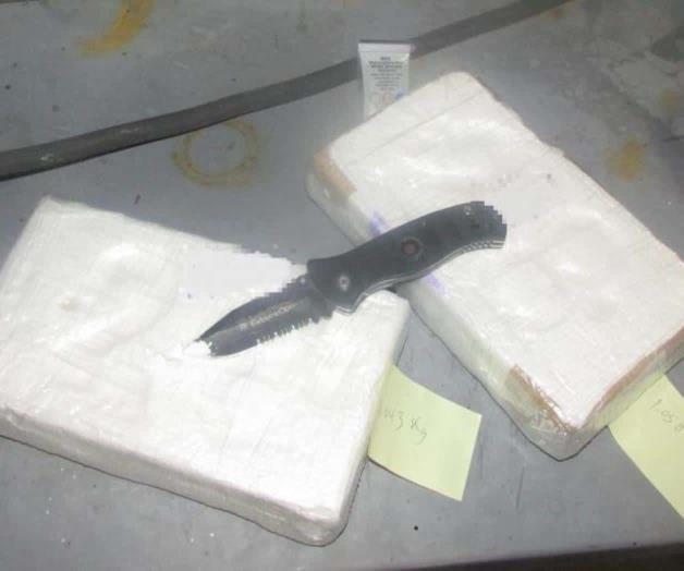 Detienen a mujer con droga pegada al cuerpo Detienen a mujer con droga pegada al cuerpo