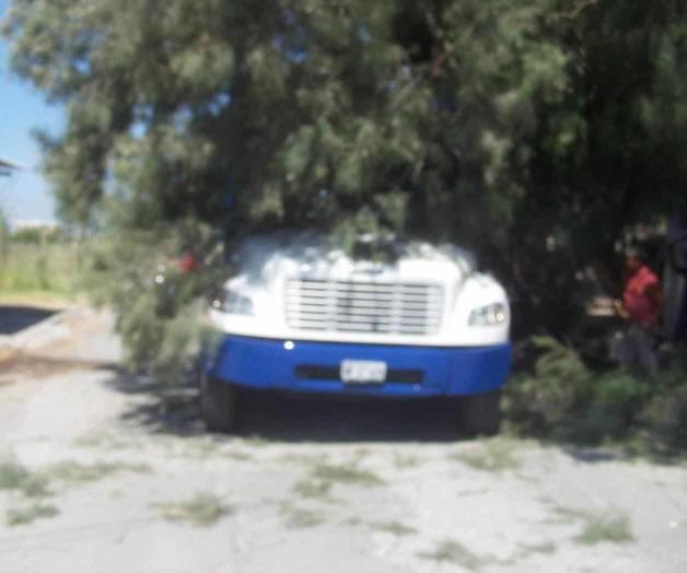 Derriba camión cables y mufas en Fidel Velázquez Derriba camión cables y mufas en Fidel Velázquez