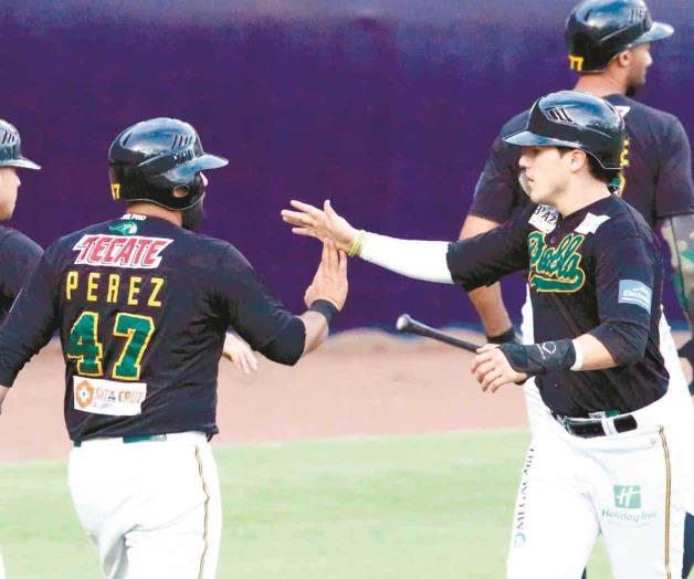 En intenso juego, Pericos vence a los Olmecas En intenso juego, Pericos vence a los Olmecas