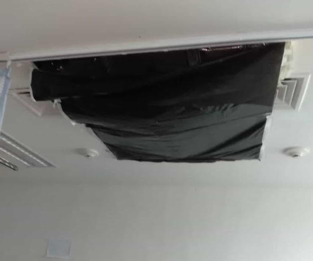 Cielo falso se cae a pedazos Cielo falso se cae a pedazos