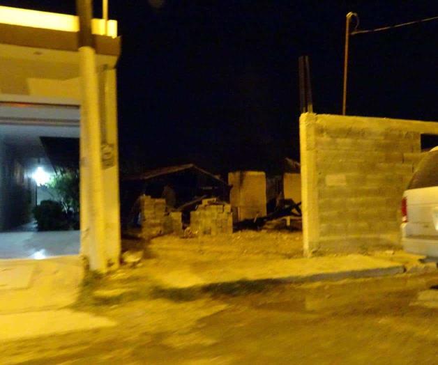 Incendio consume vivienda Incendio consume vivienda