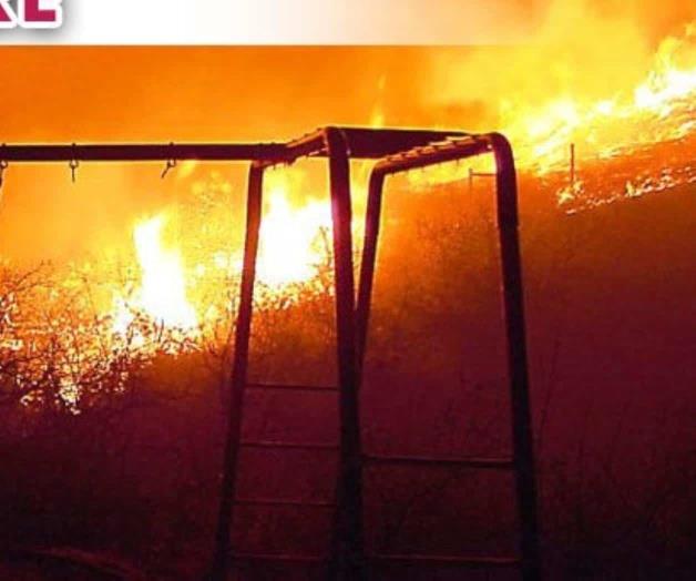 Voraz fuego arrasa con tres viviendas Voraz fuego arrasa con tres viviendas