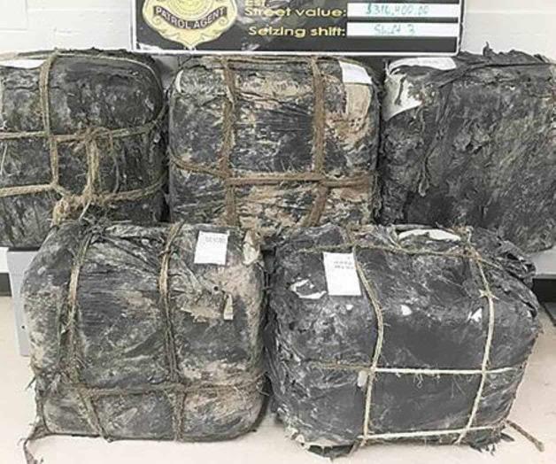 Abandona ‘burrero’ su auto con casi 400 libras de droga Abandona ‘burrero’ su auto con casi 400 libras de droga