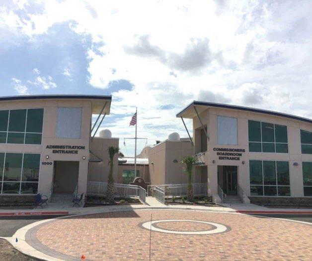 Regresan burócratas a su renovado edificio Regresan burócratas a su renovado edificio