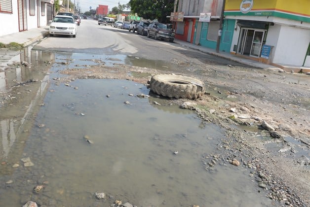 Baches, charcos y malos olores Baches, charcos y malos olores