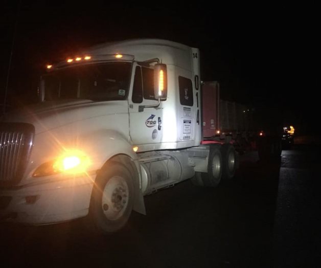 Rescatan a trailero que iba secuestrado Rescatan a trailero que iba secuestrado