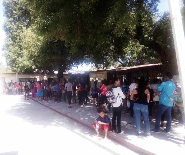 Se forman largas filas; inscripciones seguras Se forman largas filas; inscripciones seguras