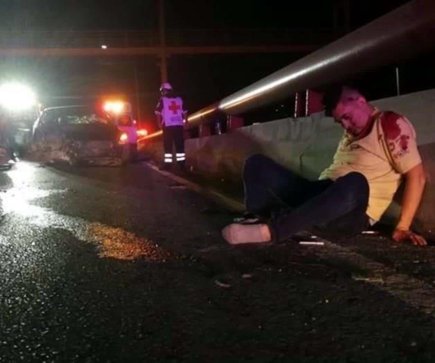 Ebrio choca, vuelca y se queda dormido en Nuevo León Ebrio choca, vuelca y se queda dormido en Nuevo León