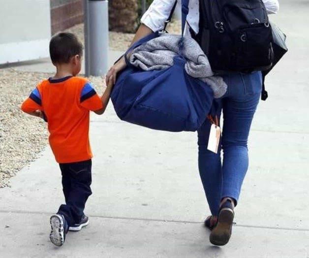 Juez federal frena las deportaciones de familias reunidas Juez federal frena las deportaciones de familias reunidas
