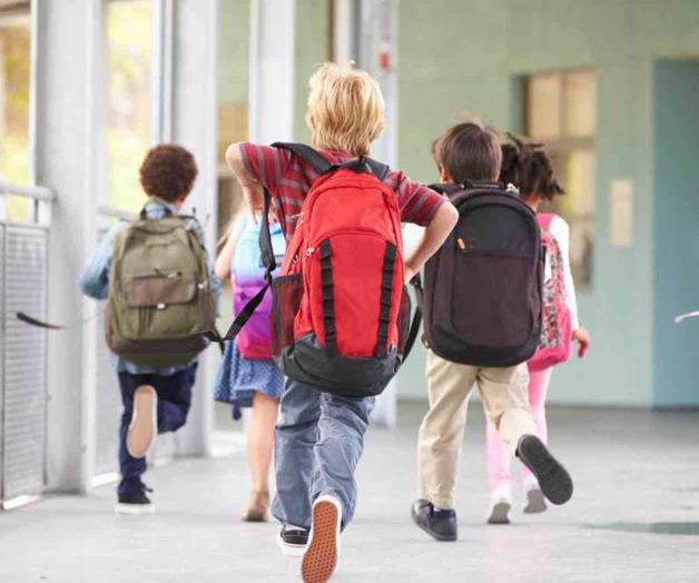Expertos: Mochila escolar no debe superar el 10% del peso del menor Expertos: Mochila escolar no debe superar el 10% del peso del menor