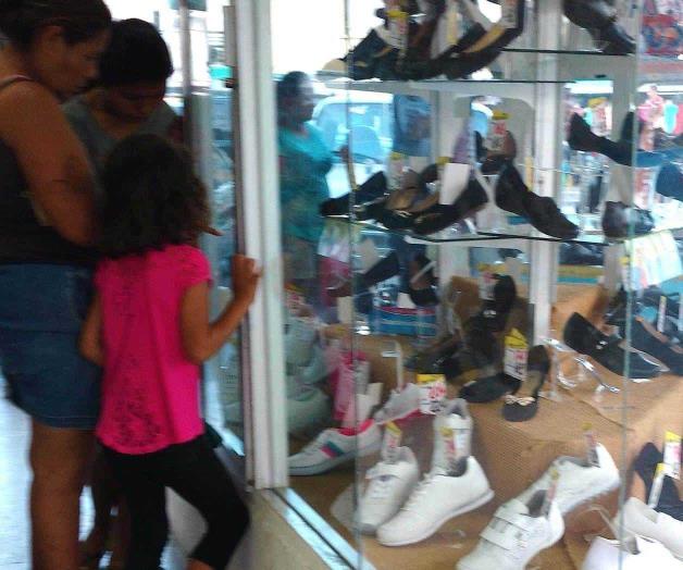 Hacen su agosto en las zapaterías Hacen su agosto en las zapaterías