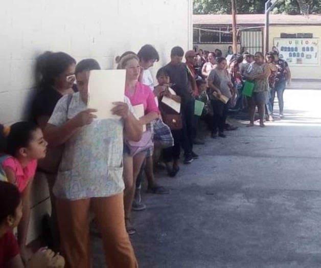 Largas filas para asegurar espacio Largas filas para asegurar espacio