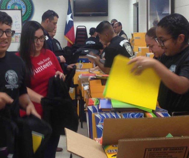 Inician llenado de mochilas para entregarlas a menores Inician llenado de mochilas para entregarlas a menores