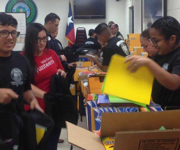 Preparan la entrega de mil mochilas a alumnos de escasos recursos Preparan la entrega de mil mochilas a alumnos de escasos recursos