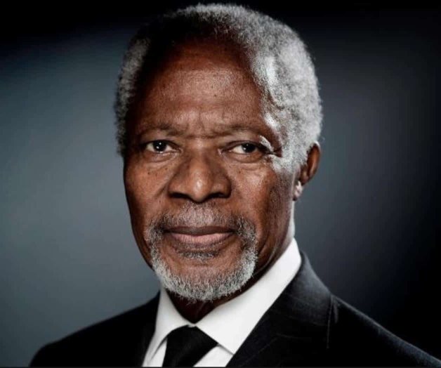 Rinde Francia homenaje a Kofi Annan Rinde Francia homenaje a Kofi Annan