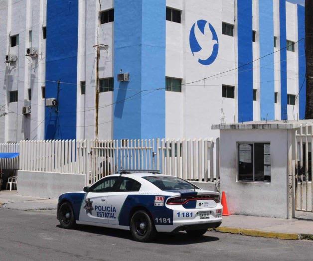 Roban motocicleta afuera de negocio Roban motocicleta afuera de negocio