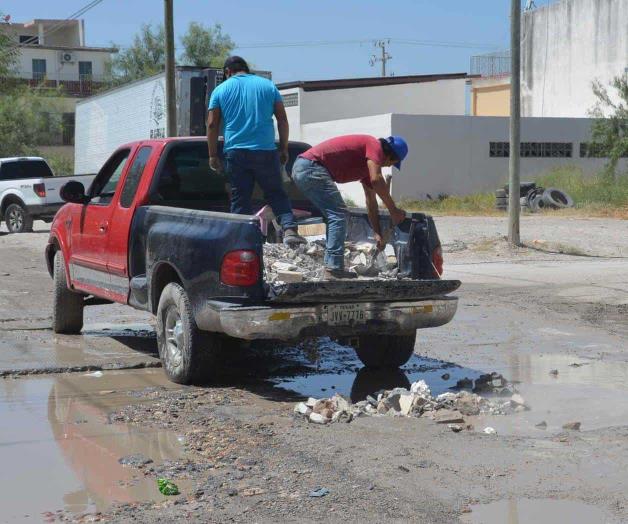 Ciudadanos reparan calles Ciudadanos reparan calles