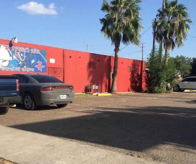 Oficiales de la DEA hacen operativo en un bar local Oficiales de la DEA hacen operativo en un bar local