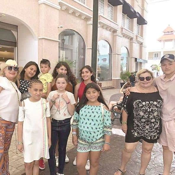 RIVIERA MAYA. Paola, Valeria, Máximo, Paola, Anavictoria, Maríajoaquina, Brianda y Luis Ángel en viaje con sus abuelitas Lupita Martínez y Malena García.