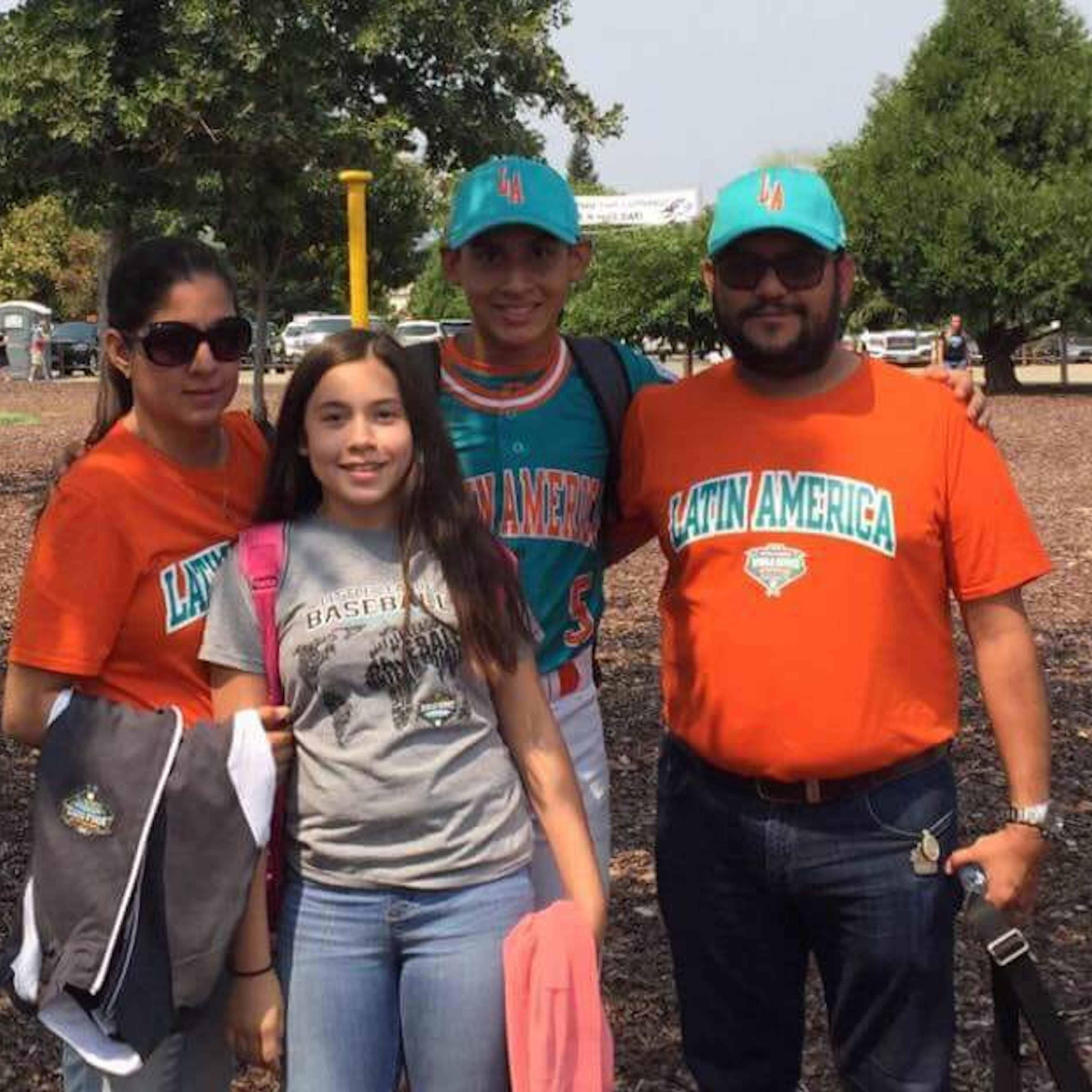 PRESENTES. Eli´seo Gutie´rrez Vargas, Cynthia Herna´ndez, Eli´seo Gutie´rrez Herna´ndez y Camila Gutie´rrez.