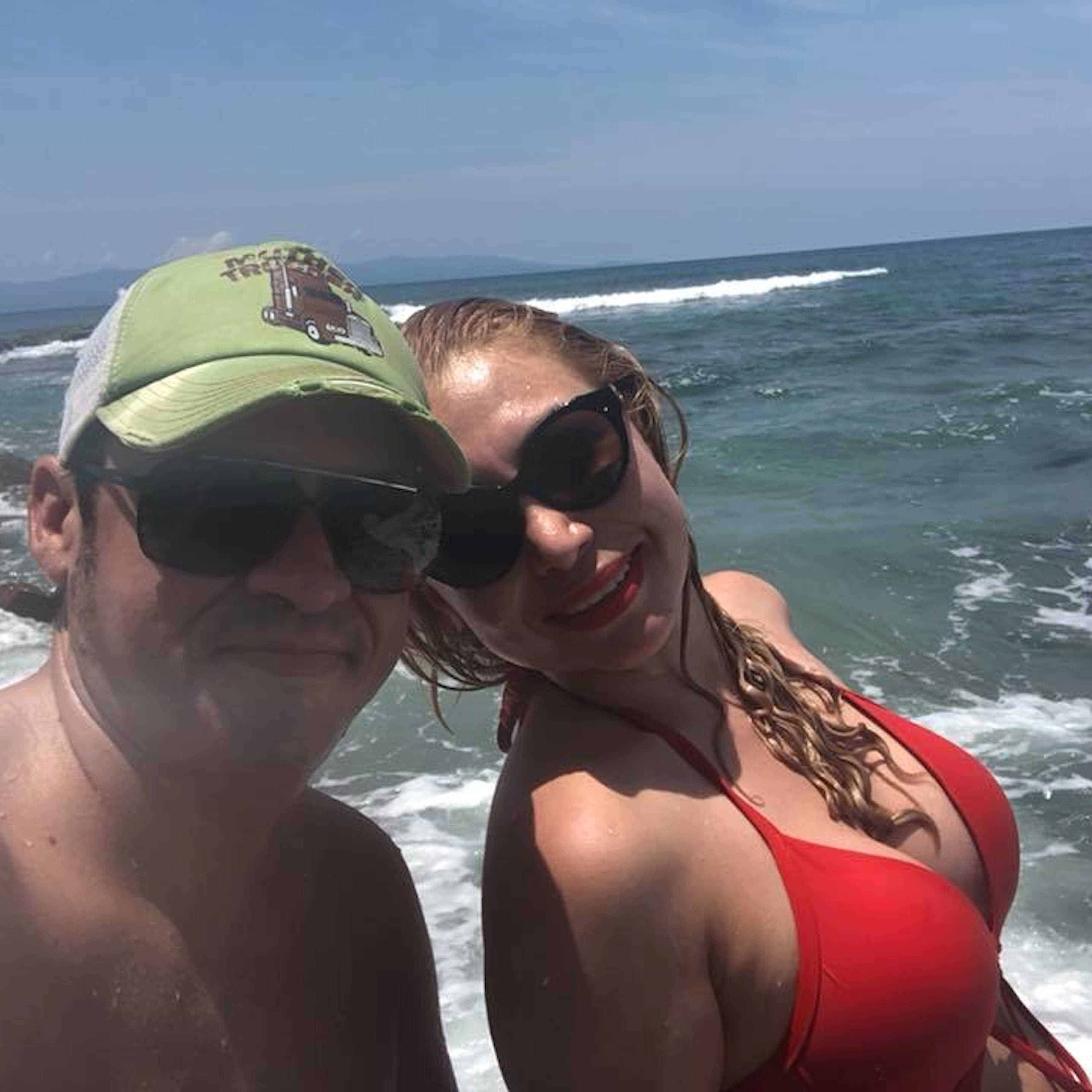 PUNTA MITA. Alex Díaz y Vanessa Ku.