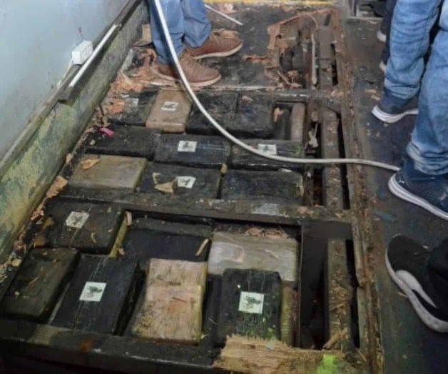 Hallan 579 kilos de droga tras choque de un autobús en Ecuador Hallan 579 kilos de droga tras choque de un autobús en Ecuador