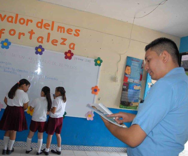 Plantean profesores demandas laborales