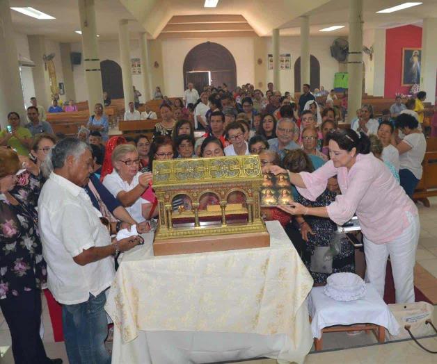 Visitan fieles las reliquias de Santa María Alacoque Visitan fieles las reliquias de Santa María Alacoque