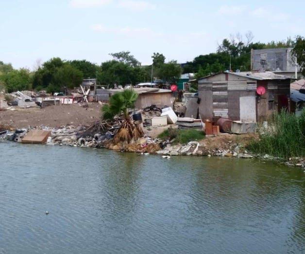 Construyen en área de verdadero peligro Construyen en área de verdadero peligro