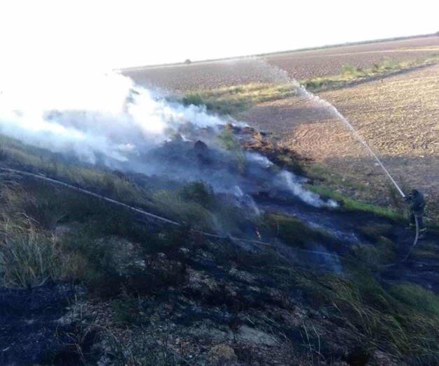 Atienden bomberos al menos 2 siniestros Atienden bomberos al menos 2 siniestros