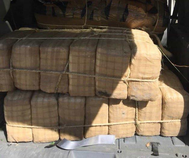 Escapan narcos al detectar a agentes y dejan su droga Escapan narcos al detectar a agentes y dejan su droga