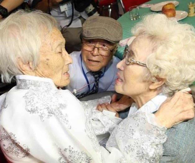 Familias coreanas separadas por la guerra se reencuentran