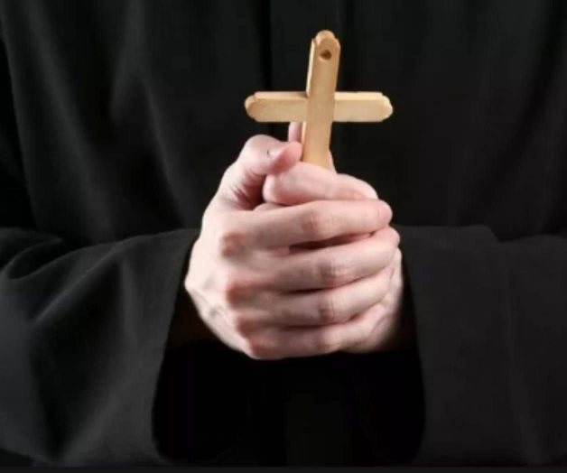 Destituyen a un sacerdote por presunta violación sexual en Miami Destituyen a un sacerdote por presunta violación sexual en Miami