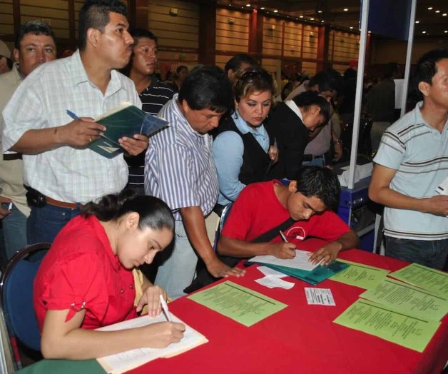 Enfocan a jóvenes la Feria de Empleo. Participan 60 empresas; esperan integrar más Enfocan a jóvenes la Feria de Empleo. Participan 60 empresas; esperan integrar más