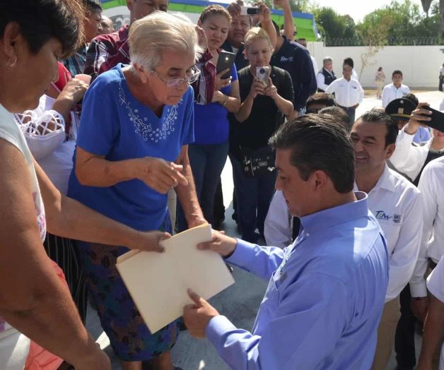 Pide vecina de la Obrera apoyo del gobernador. Urgen limpieza del dren El Greco Pide vecina de la Obrera apoyo del gobernador. Urgen limpieza del dren El Greco