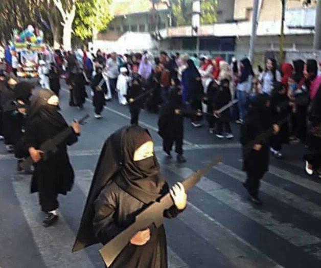 Guardería de Indonesia disfraza a menores de yihadistas para desfile Guardería de Indonesia disfraza a menores de yihadistas para desfile
