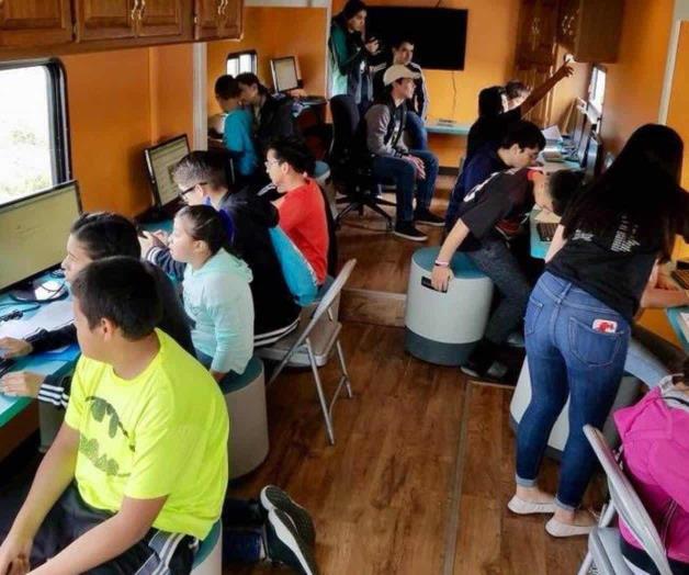 Crean una brecha digital en área rural. TECHBus, laboratorio de computadoras móviles Crean una brecha digital en área rural. TECHBus, laboratorio de computadoras móviles