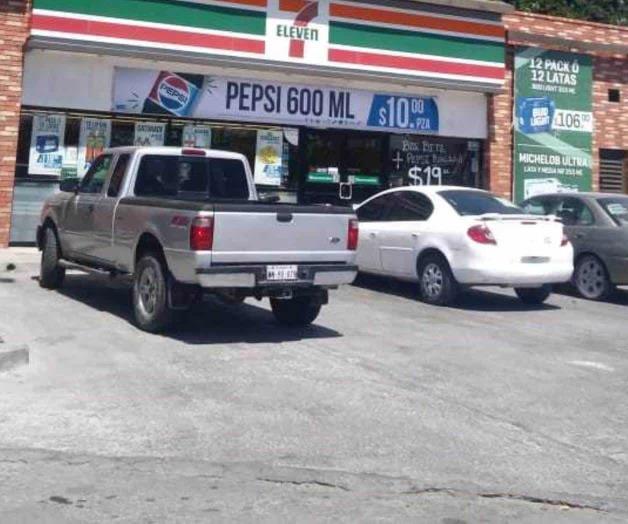 Someten pistoleros a empleados de tienda