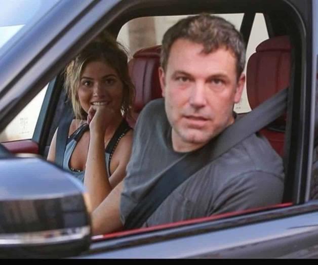 Captan a Ben Affleck con una modelo Playboy Captan a Ben Affleck con una modelo Playboy