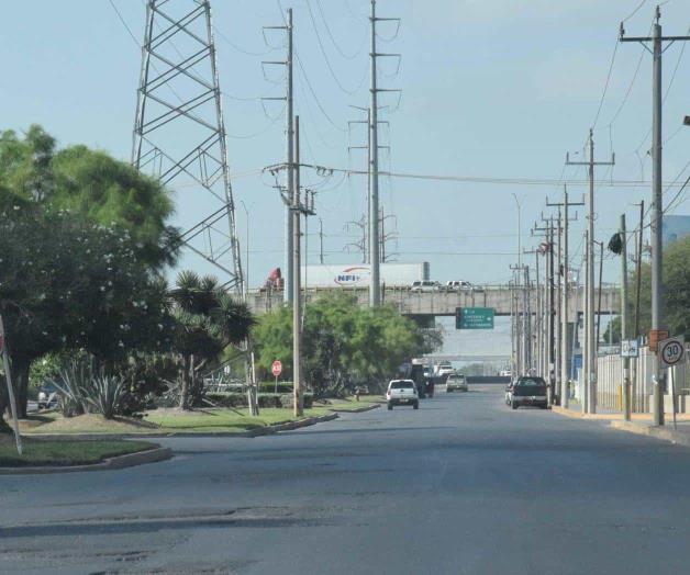 En pleno semáforo le quitan su vehículo En pleno semáforo le quitan su vehículo